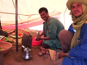 Berber beim Kochen